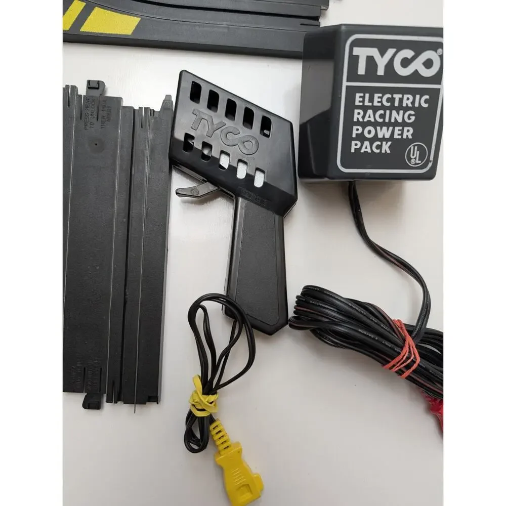 Tyco 6208 Days of Thunder Slot Car Track Parts Terminal Squeeze Straight *Read*